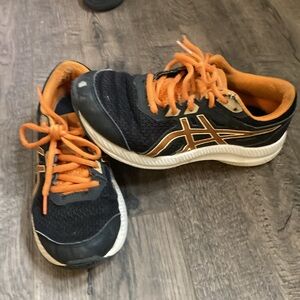 Orange and black Asics size 4.5.